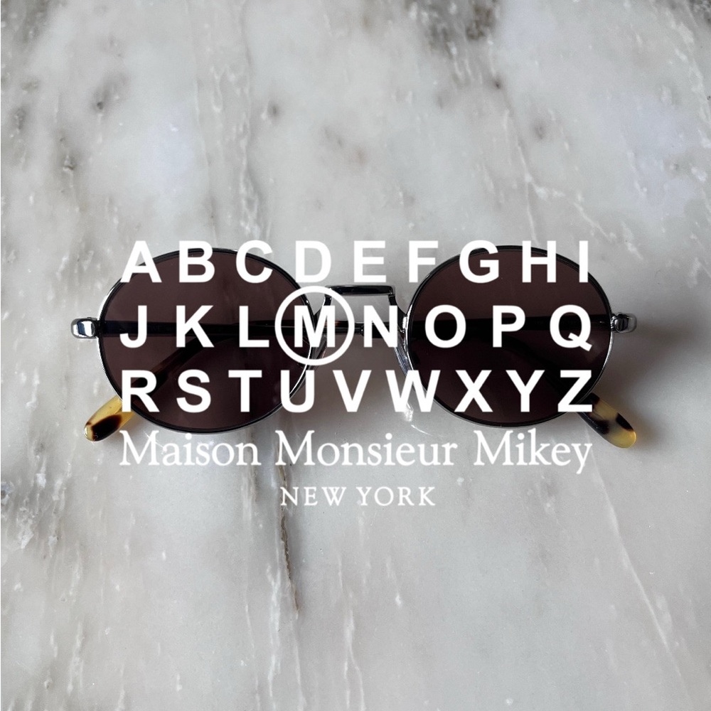 LOEWE Groove Oval LW40151U Sunglasses